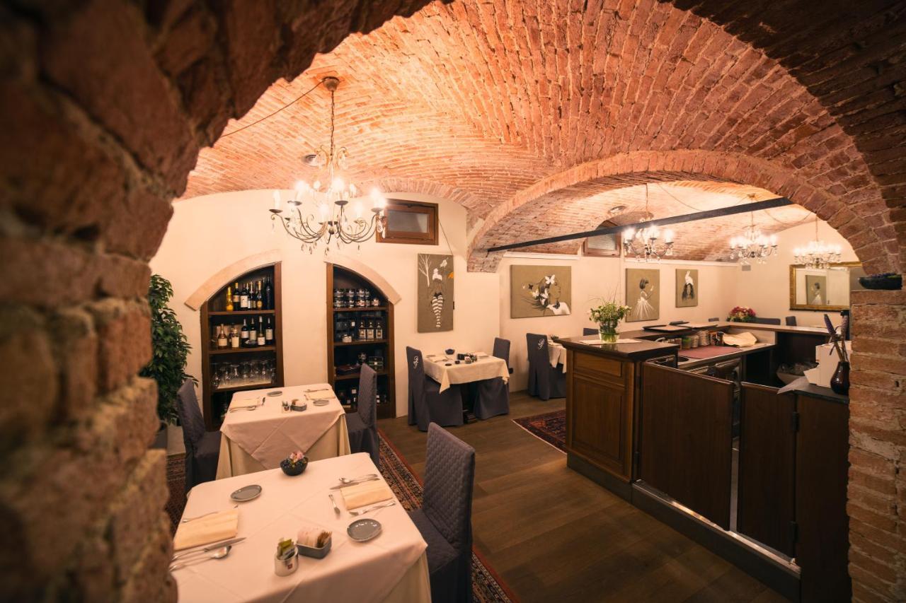 Palazzo Finati Bed & Breakfast Alba  Bagian luar foto