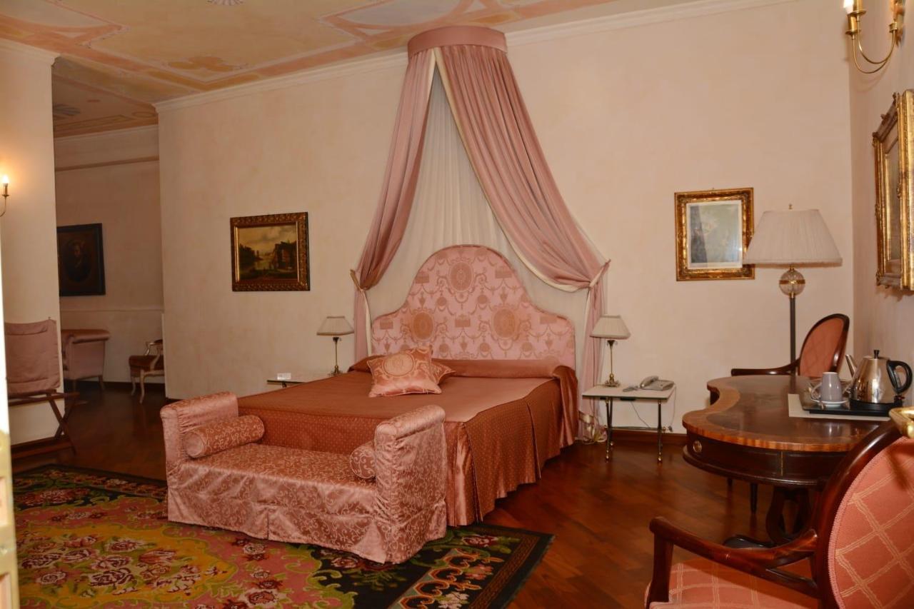 Palazzo Finati Bed & Breakfast Alba  Bagian luar foto