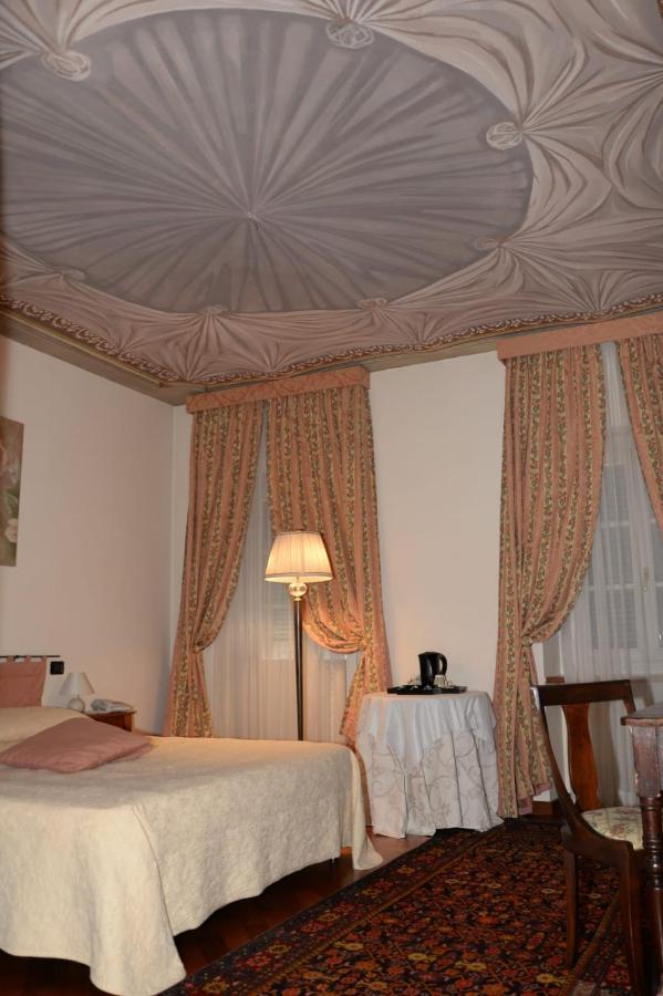 Palazzo Finati Bed & Breakfast Alba  Bagian luar foto