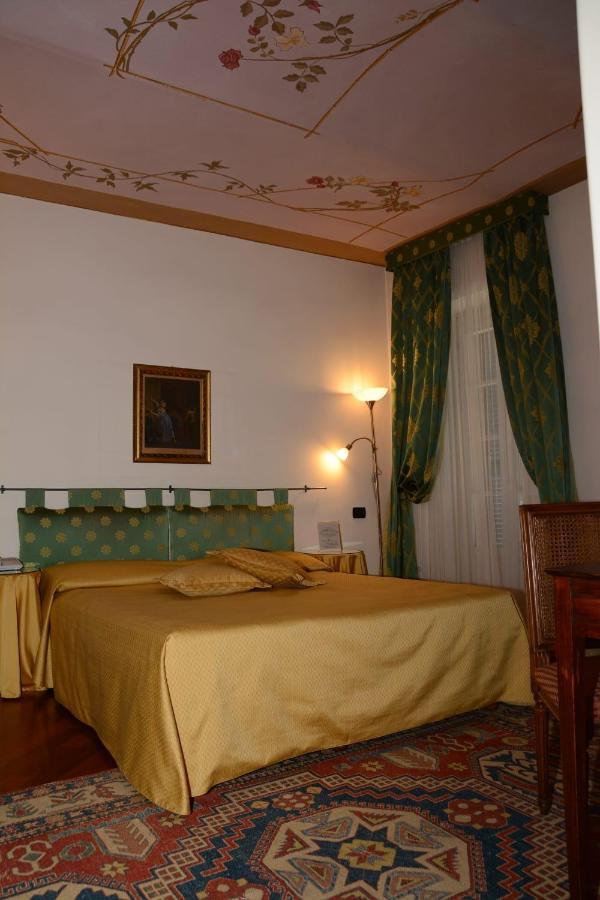 Palazzo Finati Bed & Breakfast Alba  Bagian luar foto
