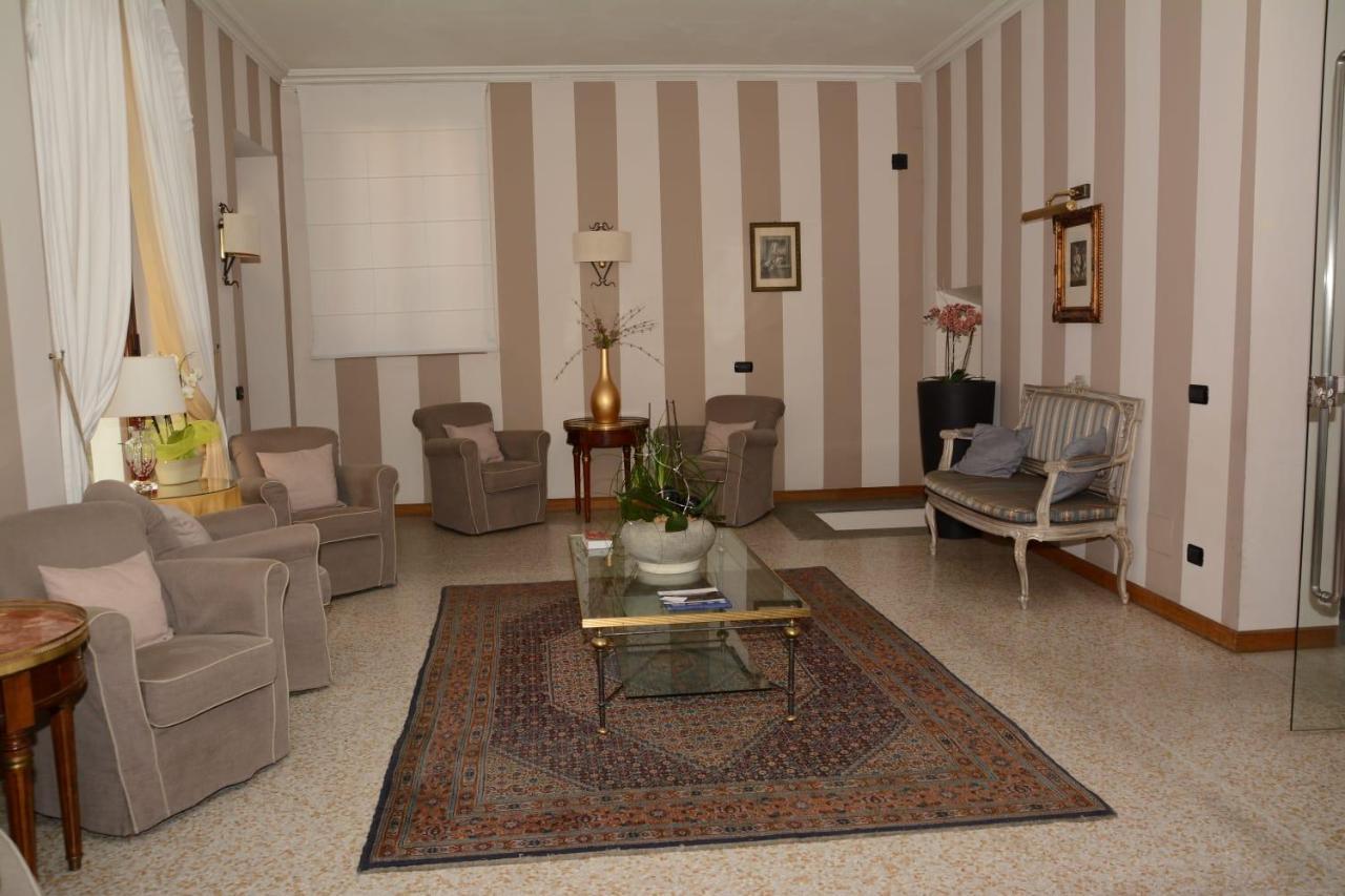 Palazzo Finati Bed & Breakfast Alba  Bagian luar foto