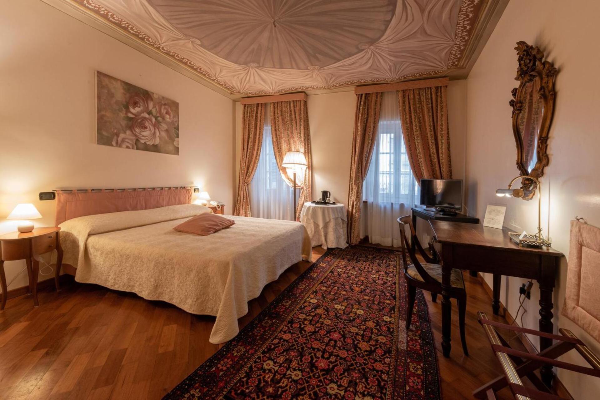 Palazzo Finati Bed & Breakfast Alba  Bagian luar foto