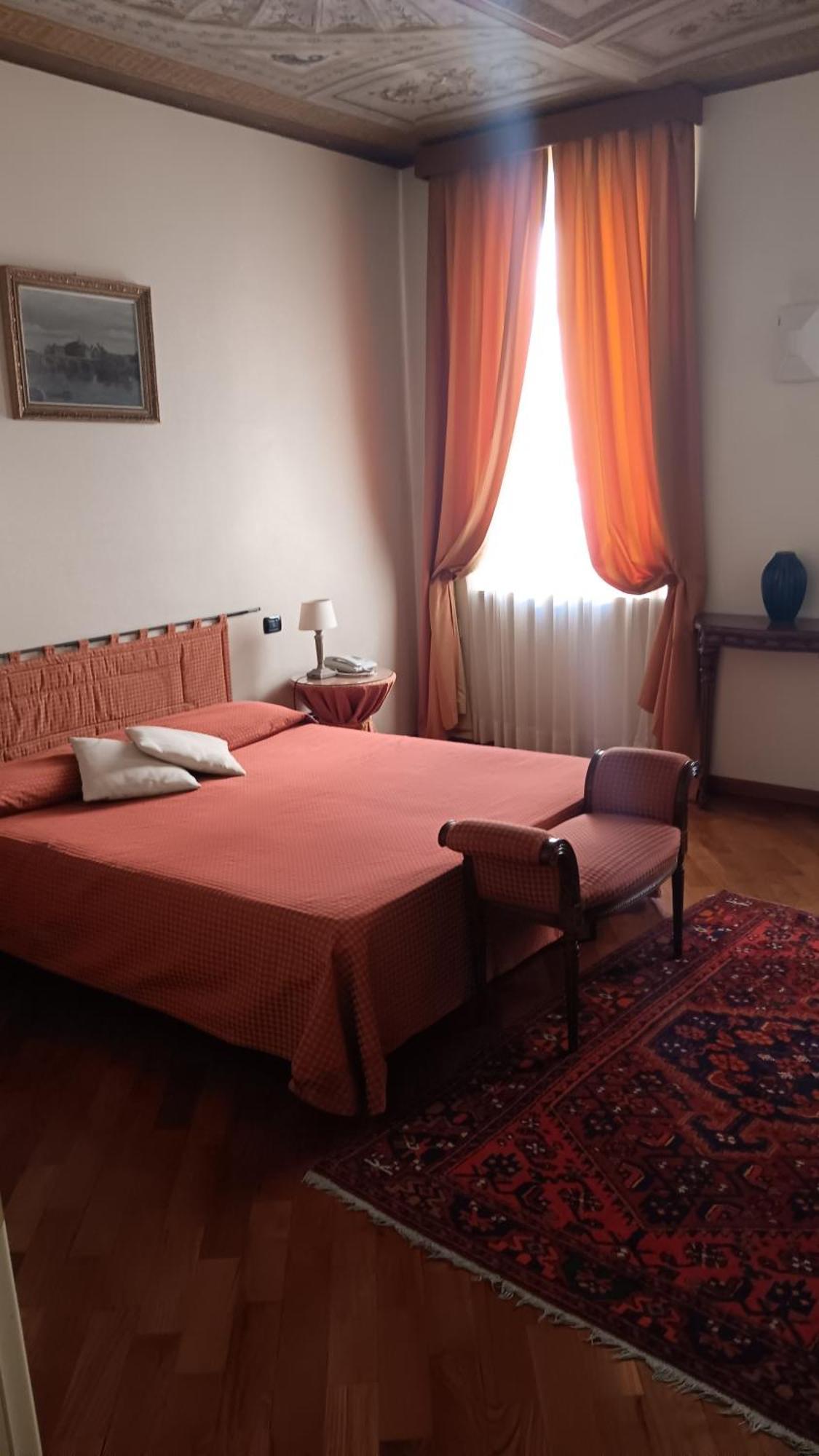 Palazzo Finati Bed & Breakfast Alba  Bagian luar foto