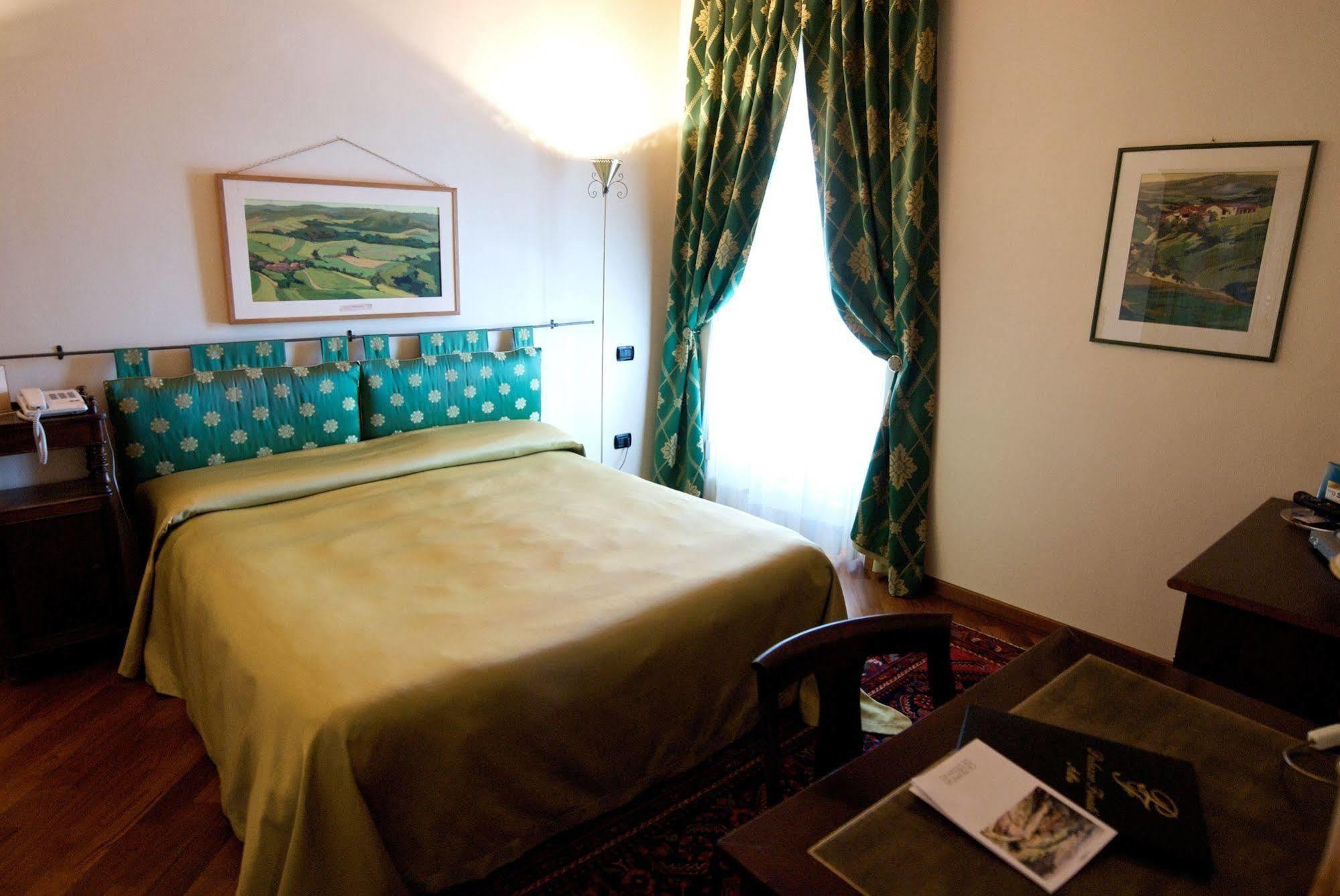 Palazzo Finati Bed & Breakfast Alba  Bagian luar foto