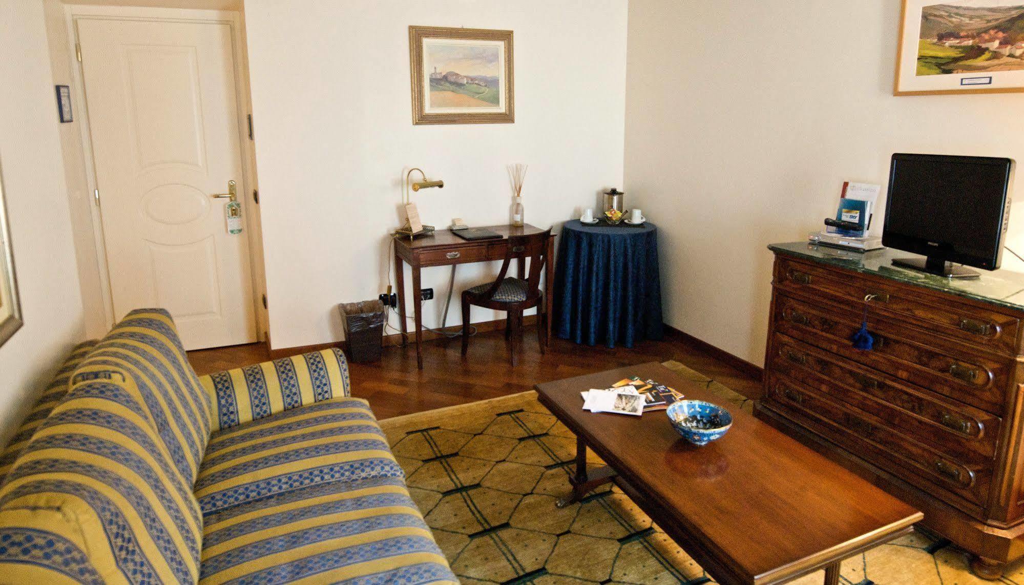 Palazzo Finati Bed & Breakfast Alba  Bagian luar foto