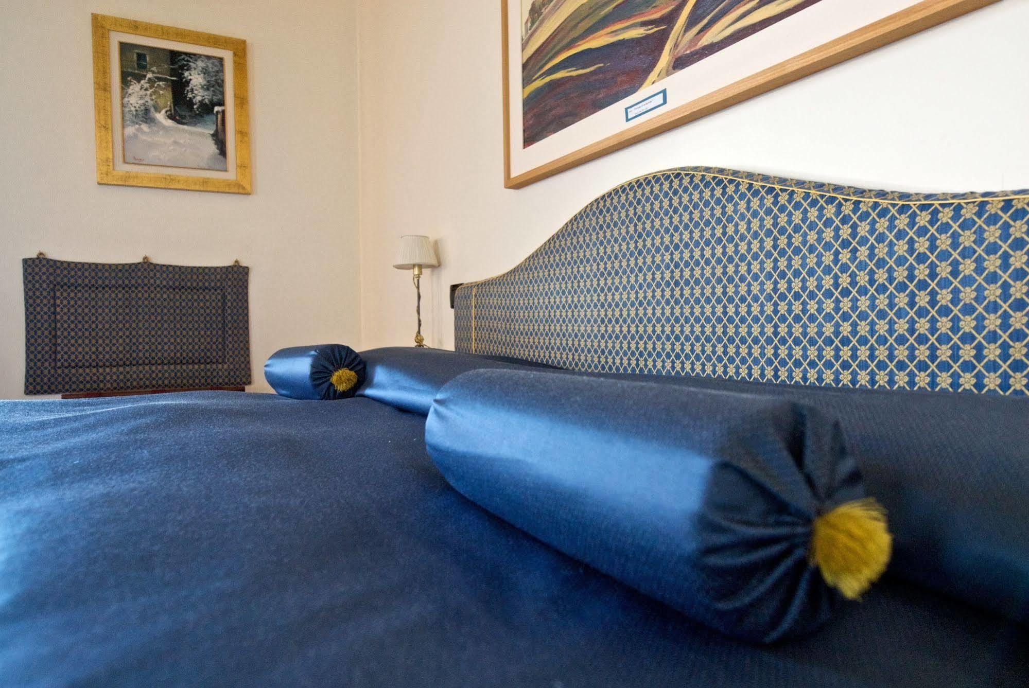 Palazzo Finati Bed & Breakfast Alba  Bagian luar foto