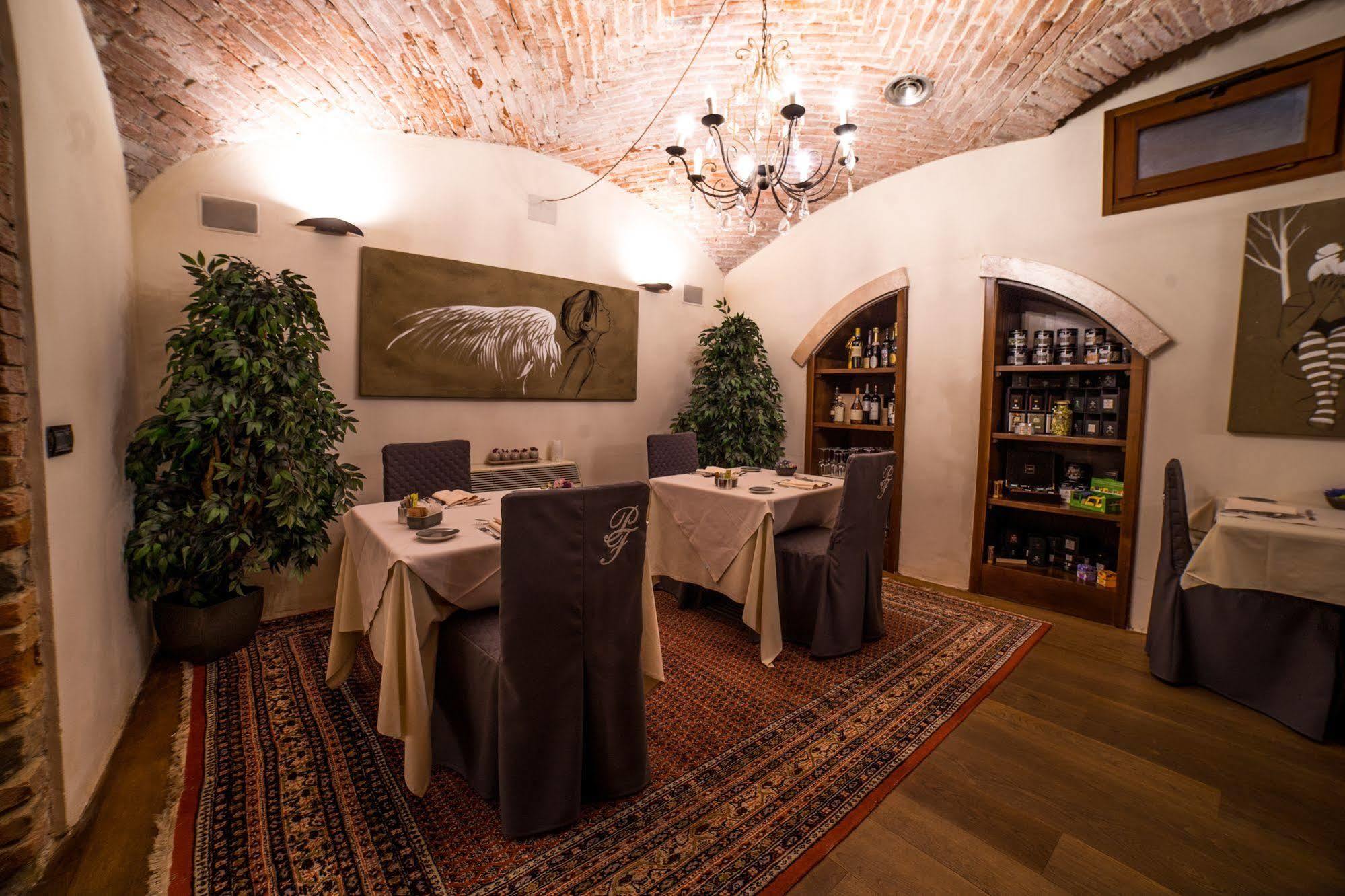 Palazzo Finati Bed & Breakfast Alba  Bagian luar foto