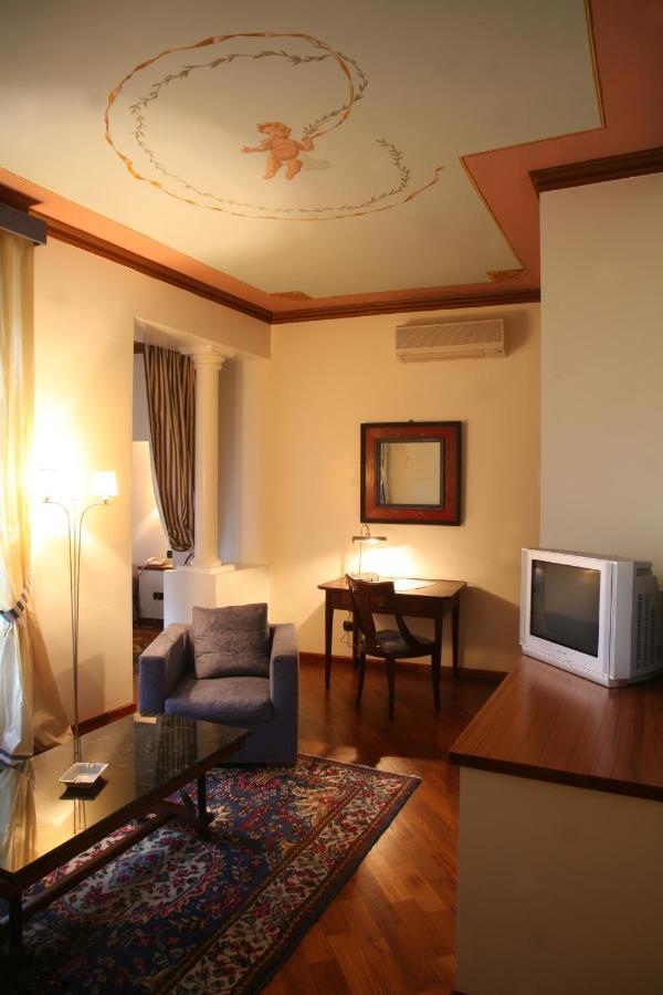 Palazzo Finati Bed & Breakfast Alba  Ruang foto